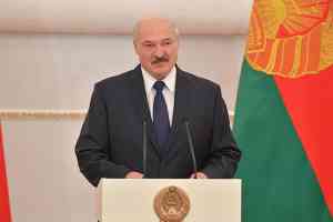 Лукашенко посоветовал бороться с коронавирусом сауной и водкой