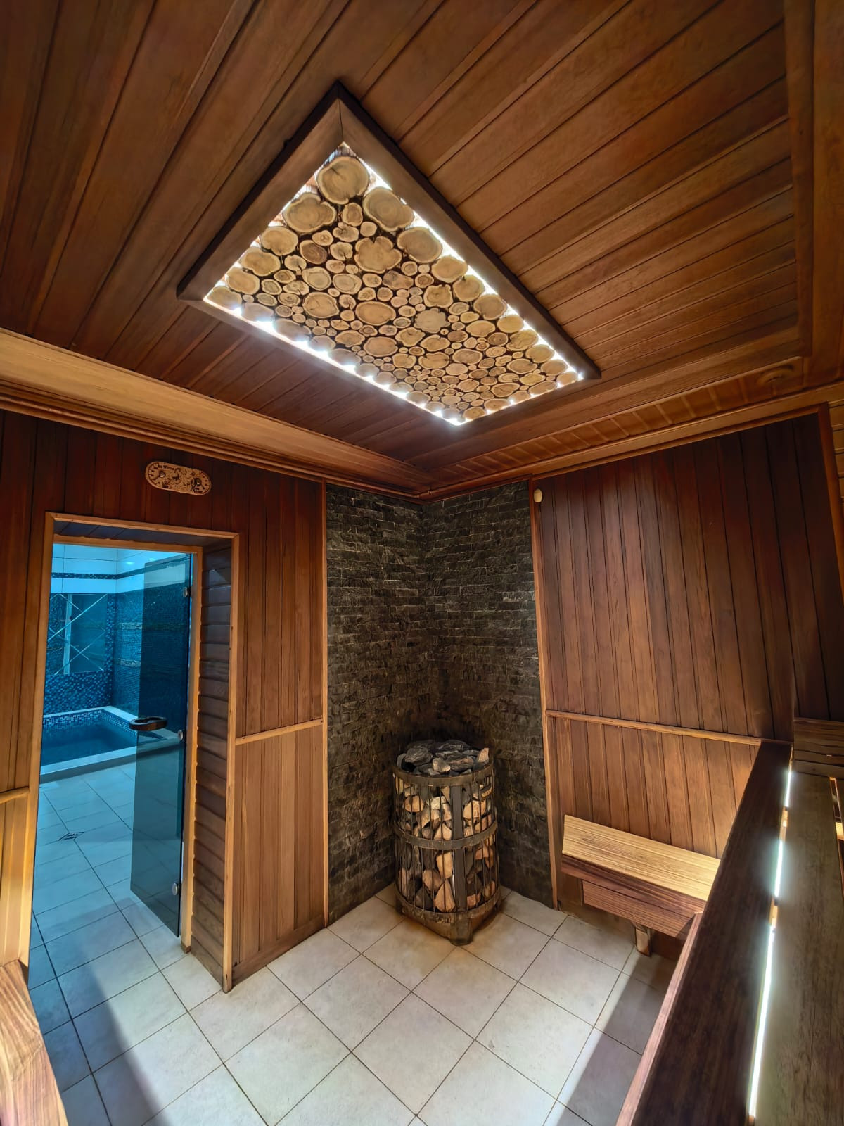 Парилка в сауне с бассейном (гостиница Аристократ)